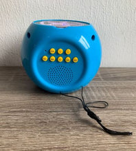 Lade das Bild in den Galerie-Viewer, Radioprojektorwecker Projektor Uhr Toy Story,Woody Buzz, Nachtlicht Lexibook