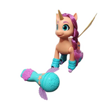 Lade das Bild in den Galerie-Viewer, Pony, eine Neue Generation Sing-und Skatespaß Sunny Starscout