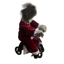 Lade das Bild in den Galerie-Viewer, Interaktive Horror-Puppe auf Fahrrad, Angry Mathilde, Halloween Deko