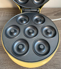 Lade das Bild in den Galerie-Viewer, Donut Maker im Retro Design, Bestron