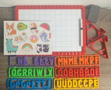 Lade das Bild in den Galerie-Viewer, Magnetspiel, Magnettafel mit farbigen Buchstaben, Magnetic Letter