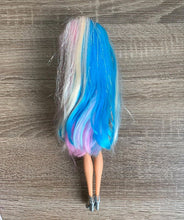 Lade das Bild in den Galerie-Viewer, Barbie-Puppe, mit Meerjungfrauenhaar und Einhorn-Haarkrönchen
