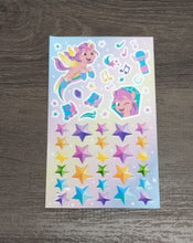 Lade das Bild in den Galerie-Viewer, Pony, eine Neue Generation Sing-und Skatespaß Sunny Starscout
