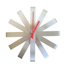 Lade das Bild in den Galerie-Viewer, Wanduhr, Uhr Umbra Ribbon, 30cm
