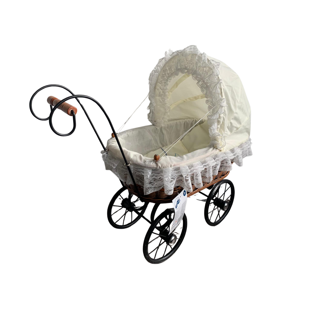 Puppenwagen aus Rattan, inkl. Wäsche und beweglichem Verdeck, small foot