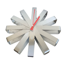 Lade das Bild in den Galerie-Viewer, Wanduhr, Uhr Umbra Ribbon, 30cm
