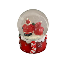 Lade das Bild in den Galerie-Viewer, Schneekugel, Weihnachtsmann Duo, H/B/Ø Kugel: ca. 8,5 x 7 cm/Ø 6,5 cm
