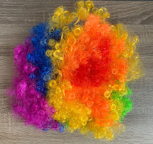 Lade das Bild in den Galerie-Viewer, Perücke Lockenperücke, Afro, Kurzhaar Frisur aus Kunsthaar
