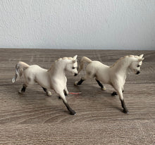 Lade das Bild in den Galerie-Viewer, Figur Pferd Araber Stute Schleich, 2St
