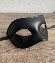 Lade das Bild in den Galerie-Viewer, Maskerade-Maske
